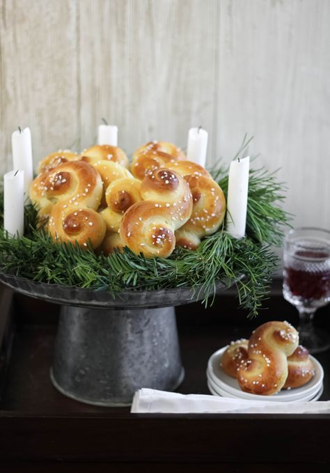 Sprinkle Bakes: St. Lucia Buns (Swedish Saffron Christmas Bread) St Lucia Buns, Christmas Bread Recipes, Quick Easy Healthy Meals, Christmas Bread, Swedish Christmas, Swedish Recipes, Quick Healthy Meals, Santa Lucia, Noel Christmas