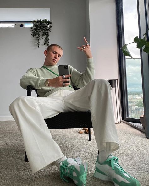 MORE THAN FASHION on Instagram: “Now this is a mint ‘fit 📸 @josefmichael_ (he/him) 🔎 New Balance 1-800-SUMMER 327 (1762633)” New Balance 327 Outfit Men, 327 Outfit, New Balance 327 Outfit, Asos Men, New Balance 327, Photographie Inspo, Outfit Grid, Bank Holiday Weekend, Street Outfit