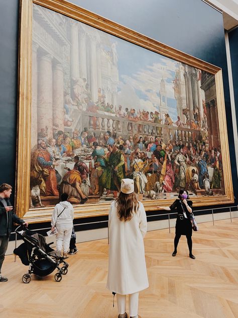 Louvre Museum Mona Lisa, Louvre Museum Photo, Louvre Museum Photography, The Getty Museum Photoshoot, Louvre Museum Photo Ideas, Louvre Outfit Ideas, Louvre Museum Outfit, Louvre Photo Ideas, The Louvre Aesthetic