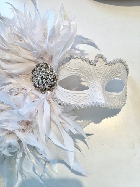 Si estuvieras en Stray Kids🍑 - - Historias cortas sobre cómo seria s… #detodo # De Todo # amreading # books # wattpad Masquerade Banquet, White Masquerade Mask, Masquerade Ball Masks, The Mask Costume, Masquerade Wedding, Ball Mask, Feather Mask, All White Party, Mask Masquerade