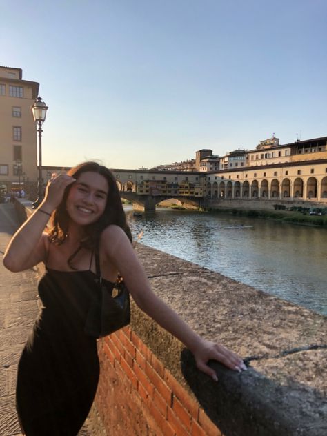 Beautifull sunset at the Vecchio bridge! Have a lovely stay at one of the many accommodations from Booking.com! #italy #pontevecchio #sunset #dress #aesthetic Florence Aesthetic, Hotels In Florence Italy, Ponte Vecchio Florence, Sunset Dress, Europe Vacation, Dress Aesthetic, Florence Italy, Pic Ideas, Bologna