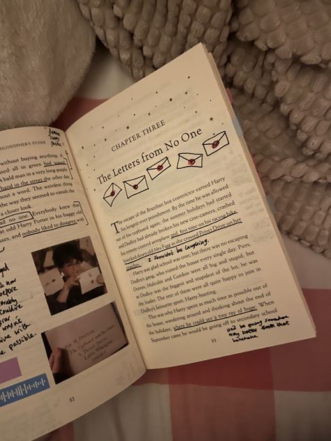 Annotating Harry Potter Books Annotated, Aesthetic Book Annotation Drawings, Books Annotation, Harry Potter Book Annotation Aesthetic, Annotating Doodles, Annotating Harry Potter Books, Harry Potter Annotation Key, Annotation Doodles, Book Annotation Ideas Aesthetic