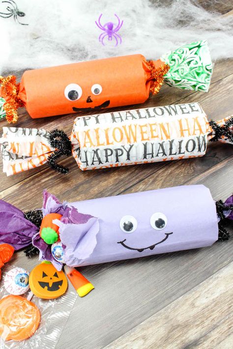 Halloween Poppers, Toilet Paper Rolls Craft, Halloween Decorations Paper, Simple Halloween Decorations, Halloween Toilet Paper Roll Crafts, Halloween Toilet Paper, Diy Halloween Gifts, Halloween Pumpkin Diy, Paper Towel Crafts