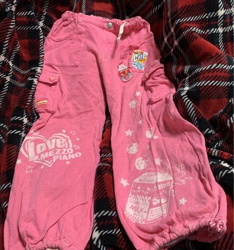 Kawaii Pants Outfit, Gyaru Pants, Kawaii Pants, 2000s Clothes, 2000s Outfits, Diy Clothes Design, Trendy Fashion Outfits, Kinds Of Clothes, Kawaii Clothes