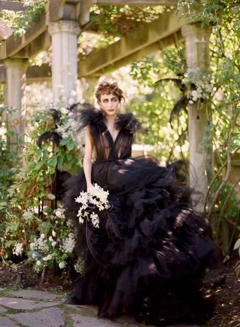 A Black Swan inspired wedding shoot with two tulle wedding dresses, two romantic wedding cakes and two different bridal makeup looks. Black Swan Wedding, Black Tulle Wedding Dress, Gothic Wedding Dresses, Tulle Gowns, Wedding Ideas On A Budget, Swan Wedding, Fall Wedding Ideas, Unique Wedding Gowns, London Bride