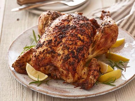 Everyone needs a simple roast chicken recipe in their arsenal. And this one from The Pioneer Woman should be it. Lemon Roasted Chicken, Ree Drummond Recipes, Capers Chicken, Roast Chicken Recipe, Perfect Roast Chicken, Xmas Dinner, Pioneer Woman Recipes, Roast Chicken Recipes, Easy Comfort Food