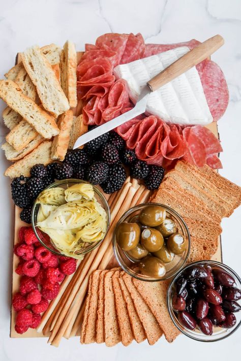 Enjoy this Epic Charcuterie Board for Two (or Date Night Cheese Board for Two), the perfect snack or appetizer for two people! #snackdinner #epiccharcuterieboard #epiccharcuterie #charcuteriefortwo #reluctantentertainer Charcuterie Foods, Charcuterie Board For Two, Char Board, Cheese Board Easy, Cheese Stuffed Peppers, Charcuterie Inspiration, Charcuterie Cheese, Big Board, Snack Board