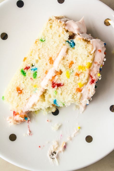 Funfetti Cake with Cream Cheese Frosting Ombre Cakes, Two Layer Cakes, Yoghurt Cake, Cream Cheese Frosting Recipe, Cake With Cream Cheese Frosting, Pink Frosting, Sprinkle Cake, Funfetti Cake, A Piece Of Cake