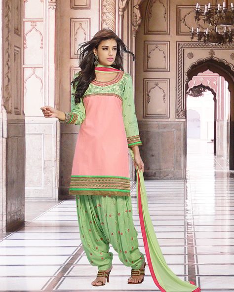 C Green Color Combination Suit, Salwar Suit Pattern, Green Color Combination, Latest Punjabi Suits, Patiala Salwar Suits, Green Color Combinations, Salwar Suit Designs, Punjabi Fashion, Designer Punjabi Suits