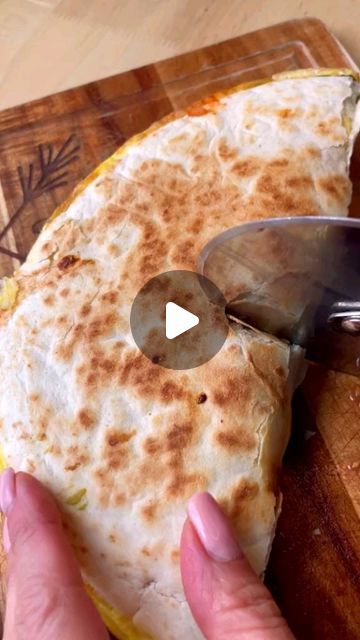 E4HLTH_CLUB on Instagram: "Looking for breakfast ideas? 🤔 

Instead of preparing the regular egg omelet, try this egg Quesadilla🥚

You can add or delete ingredients to align with your taste buds. 

Substitute cheese for vegan cheese, substitute eggs for egg whites, etc.
*
*
Save, Prepare & Share ✔️ 

Credit: @sailor_bailey 
#E4HLTH #healthyeating #eatingforbetterhealth #breakfastideas" Egg Quesadilla, Home Made Puff Pastry, Veggie Quesadilla, Club Sandwich Recipes, Egg Omelet, Fried Cheese, Breakfast Wraps, Cheese Quesadilla, Low Cal Recipes