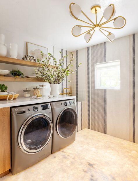 Inside the 2021 Kips Bay Palm Beach Decorator Show House - Chairish Blog Champagne Washer And Dryer, Washer And Dryer Laundry Room, Washer Dryer Laundry Room, Kips Bay Showhouse, Laundry Room Lighting, Laundry Room Wall Decor, Laundry Room Wallpaper, Laundry Room Shelves, Laundry Room Cabinets