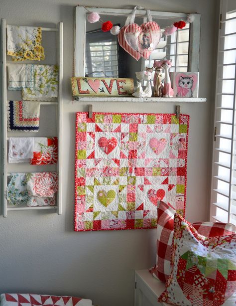 Quilt Display, Heart Quilt Pattern, Mini Quilt Patterns, Valentine Projects, Miniature Quilts, My Funny Valentine, Heart Quilt, Wall Quilts, Printed Sheets