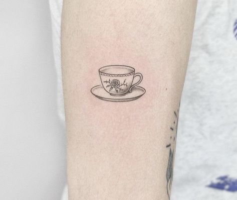 Teacup Saucer Tattoo, China Teacup Tattoo, Small Vintage Tattoo Ideas, Fineline Teacup Tattoo, China Cup Tattoo, Cup And Saucer Tattoo, Tea Cup Tattoo Ideas, Simple Tea Cup Tattoo, Floral Teacup Tattoo