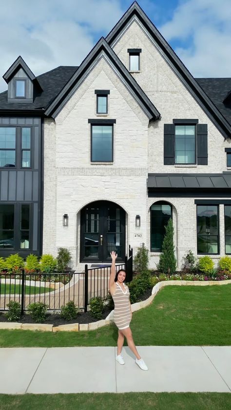 Stephanie | DFW REALTOR® | The details of this homes 🏡 Homes starting in the $500K PLUS 30 mins from downtown Dallas. Contact me today for more information.… | Instagram Dallas House Exterior, Dallas Townhouse, Dallas Architecture, Dallas Homes, Dallas Neighborhoods, House Closet, Downtown Dallas, House Inspo, The Details