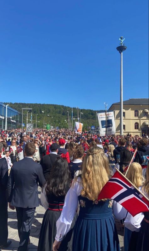 Norway Culture, 17. Mai, Constitution Day, University Life, Party Inspiration, Scandinavia, Aesthetic Photography, Norway, Celebrities