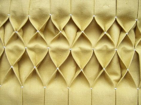 Honeycomb Smocking, Smock Pattern, Detail Couture, Smocking Tutorial, Patterns For Fashion, Smocking Patterns, Pola Bordir, Folding Origami, Textil Design