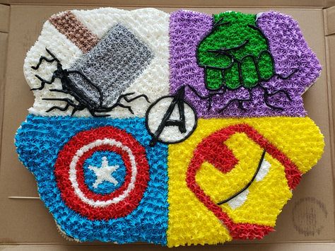 Avengers cupcake cake Diy Avengers Cake, Avengers Cupcake Cake, Marvel Cupcakes, Avenger Cupcakes, Marvel Birthday Party, Pull Apart Cupcake Cake, Marvel Party, Pull Apart Cake, Marvel Cake