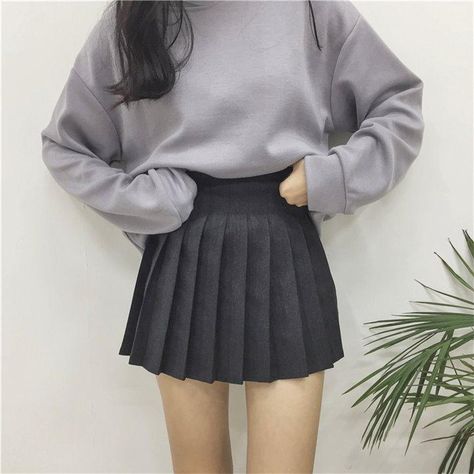 Moda Ulzzang, Korean Fashion Ideas, Rok Mini, Korean Fashion Outfits, Shorts Skirt, Black Pleated Skirt, Y2k Aesthetic Outfits, Korean Fashion Trends, Korea Fashion