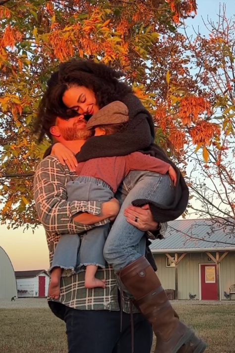 Interracial Country Couples, Tall Husband And Short Wife, Interracial Wedding Ideas, Mixed Family Goals, Ambw Couples Aesthetic, Interracial Couple Aesthetics, Bwwm Family, Family Goals Aesthetic, Interracial Family Photos