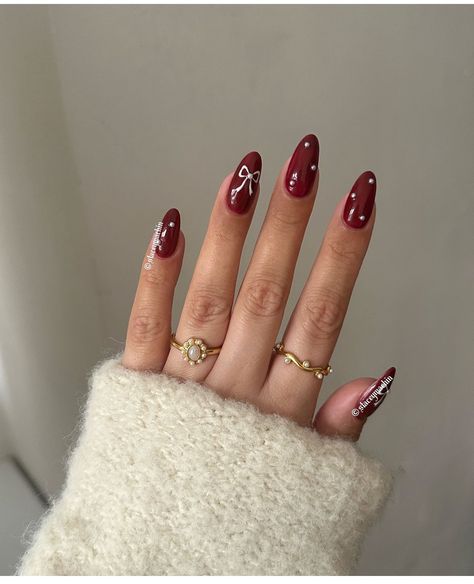 Bow Nails For Christmas, Short Nails Art Christmas, Christmas Nails Red With Bow, Nail Art With Bow, Bow Nails Christmas, Christmas Nails Bows, Bow Christmas Nails, Christmas Nails With Bows, Nails Christmas Short