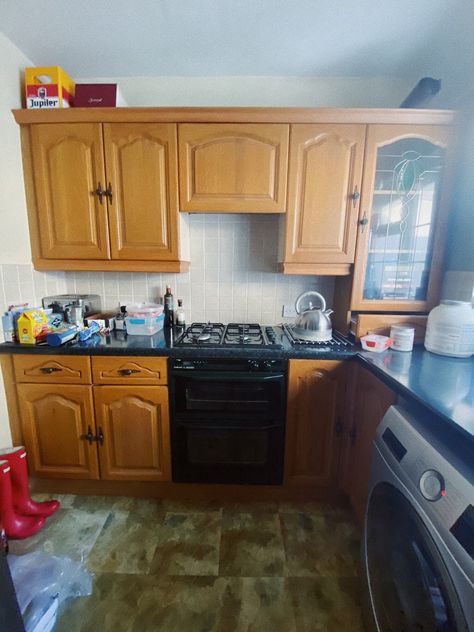 Old Kitchen Cupboards Makeover, Kitchen Cupboard Makeover Diy, 70s Kitchen Cabinets Makeover, Wooden Cupboards Kitchen, Old Wooden Cupboard Makeover, Cheap Kitchen Makeover Before And After, Vintage Cupboard Makeover, Old Wooden Kitchen Cabinets Makeover, Low Budget Kitchen Makeover