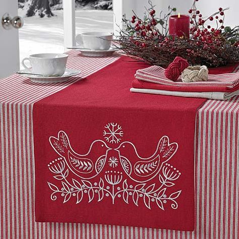 Christmas Embroidery Table Runner, Embroidery Table Runners, Runner Embroidery, Christmas Hand Embroidery, Scandinavian Embroidery, Fabric Paint Shirt, Redwork Patterns, Embroidery Table, Embroidery Red