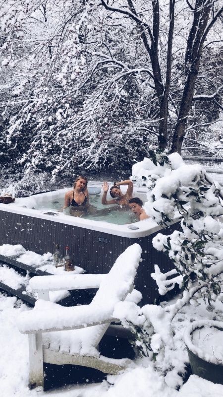 Snow Trip, Best Friend Photos, Winter Pictures, Best Friend Goals, Winter Aesthetic, Ski Trip, Friend Photoshoot, Best Friend Pictures, Winter Fun