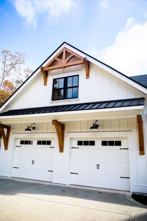 Modern Farmhouse Exterior Design, Eva Shockey, Barn Lights, New Farmhouse, Farmhouse Exterior Design, Barn Light Electric, Garage Exterior, Exterior Design Ideas, Garage Door Design