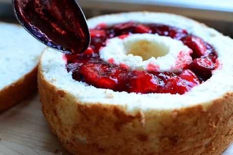 Strawberry Sparkle Cake - The Pioneer Woman.  I've always wanted to make a homemade angel food cake!  I never have though cause it seems so scary...  The pictures help!  ;) Sparkle Cake, Angel Food Cake Pan, Basic Cake, Think Food, Strawberry Cakes, Angel Food Cake, Food Cake, Angel Food, Food Cakes