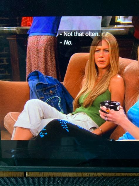 Capris Outfit, Rachel Green Outfits, Capri Outfits, Green Outfits, Tank Top Outfits, Pants Green, Green Tank Top, Relatable Stuff, Rachel Green