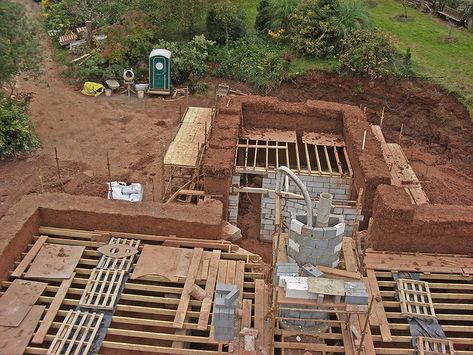 cob house | Cob House Construction | Flickr - Photo Sharing! Cob House Plans, Cob Building, Straw Bale House, Eco Buildings, Earthship Home, Natural Homes, Adobe House, Underground Homes, Cob House