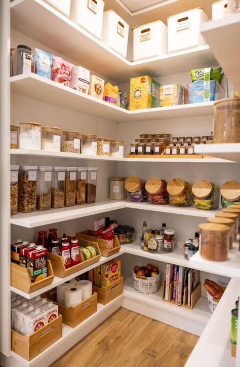 Organised Food Cupboard, Wooden Pantry Organization, Open Pantry Storage, Wide Laundry Room Ideas, Food Storage Ideas For Small Spaces, Open Pantry Organization Ideas, Laundry Ideas Organization, How To Organise Kitchen, Fruit Organization Kitchens