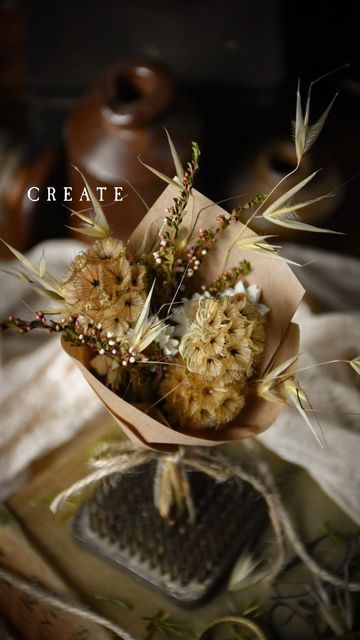 AMBLE & TWINE | Everlasting Flowers on Instagram: "CREATE - This is a simple way to wrap up a tiny everlasting bouquet. All you need are a few dried flowers, some paper, and twine! Here I have some stellatas and winged everlastings as my focal flowers and some thryptomene and grasses for texture and detail. If you have any questions please ask in the comments! 🤎Elizabeth AMBLE & TWINE #everlastingflowers #naturallydriedflowers #slowflowers #mygarden #driedflowers #slowliving #organicgarde Flower Farms, Flowers Australia, Dried Flower Bouquets, Everlasting Bouquet, Round Bouquet, Australian Wildflowers, Wildflower Field, Everlasting Flowers, Dried Bouquet