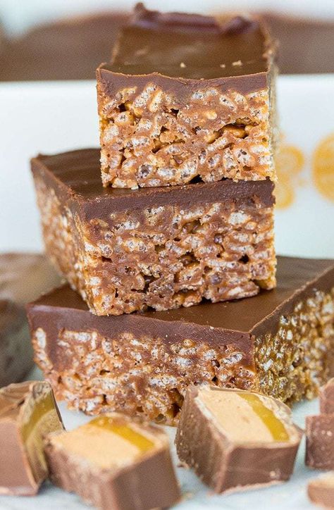 Classic Mars Bar squares, an old favorite for good reason, its chocolately, chewy and loaded with Mars Bar goodness! Mars Bar Squares, Mars Bar Cake, Bars And Squares, Mars Bars, Rice Krispie Squares, Dessert Squares, Mars Bar, Square Recipes, Chocolate And Peanut Butter