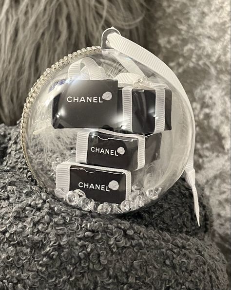 Fav designer in a Bauble #chanel #chanelbag #christmas #christmasdecor #baubles #christmasbauble #shopping #shoppingaddict #shoppinghaul #bling #christmasideas #christmasornaments #designerinspired Chanel Christmas, Sophie's Choice, Glamorous Christmas, Chanel Decor, Designer Christmas, Ornament Making, Christmas Bling, Xmas Baubles, Glam Christmas