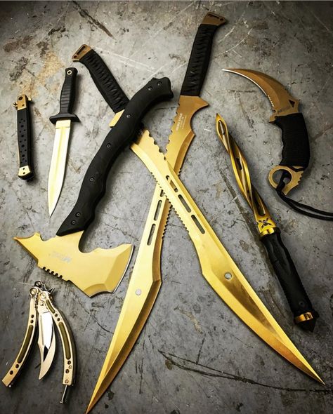 Very nice 💋🇬🇧 Tactical Swords, Pretty Knives, Cool Swords, Cool Knives, Tactical Gear, Different Types, Naruto, Gold