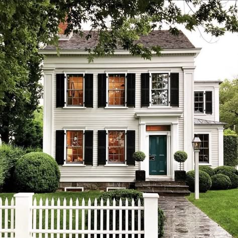 New England Colonial House, Small Colonial, Teal Door, New England Colonial, Colonial House Exteriors, Colonial Style Homes, Harbor House, New England Homes, Cute House