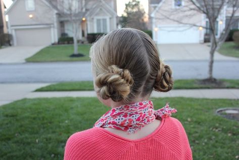 Princess Leia Buns: 8 Steps Princess Leia Buns, Princess Leia Hair, High Pigtails, Bun Wrap, Hair Wraps, New Star Wars, Princess Leia, Twist Braids, Fish Tail Braid