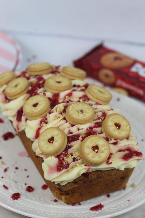 Vanilla Loaf, Dodgers Cake, Vanilla Loaf Cake, Jammie Dodgers, Buttercream Decorating, Millionaire Shortbread, Biscuit Sandwich, Freeze Dried Raspberries, Dried Raspberries