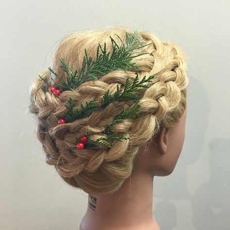 Holiday hair - braided updo - garland - Christmas hair Christmas Updo, Holiday Braids, Curled Hair With Braid, Easy Braided Updo, Holiday Updo, Tan Skin Blonde Hair, Hair Test, Long Hair Tutorial, Holiday Hair