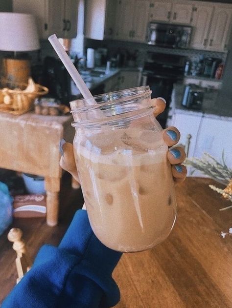 Coffee, Mason Jar, Iced, Teenager, Summer, Trendy, VSCO Coffee Obsession, Coffee Pictures, Think Food, Aesthetic Coffee, Food Goals, But First Coffee, Starbucks Drinks, Coffee Roasters, Learn To Cook