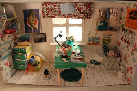 Shoe Box House, Shoebox Room, Shoebox Dollhouse, Shoebox House, Shoe Box Diorama, Bedroom Diorama, Room In A Box, Shoe Box Crafts, Cardboard Dollhouse