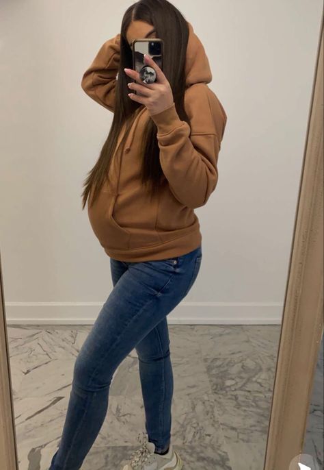 Grunge Pregnancy Outfits, Pregnant Going Out Outfit, Pregnancy Outfits Winter Casual, 3 Months Pregnant Outfits, Winter Maternity Outfits Casual, Cute Maternity Outfits For Winter, Pregananant Outfits, Fall Pregnancy Outfits Casual, Cute Pregnancy Outfits For Winter