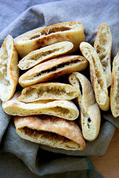 Easy Homemade Pita Bread - Alexandra's Kitchen Pita Bread Recipe No Yeast, Easy Pita Bread Recipe, Bread Recipe No Yeast, Peasant Bread, Homemade Pita, Homemade Pita Bread, Pita Bread Recipe, Pita Recipes, Pan Pita