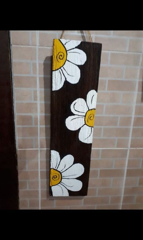 Wood Board Painting Ideas, Painting On Wooden Board, Yard Art Crafts, Plank Art, Afrique Art, Barn Wood Crafts, Wood Pallet Art, Wooden Welcome Signs, Flowers Painted