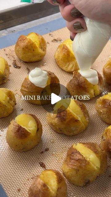 @thefeedfeed on Instagram: "Mini Baked Potatoes by @colbytroy are an easy snack to enjoy during game day 🏈

Get the full recipe @thefeedfeed link in bio and keep tagging #feedfeed for a chance to be featured.

#easyrecipe #appetizer" Mini Baked Potatoes Appetizers, Potato Charcuterie Board, Mini Baked Potatoes, Potato Appetizers, Mini Potatoes, Thanksgiving 2024, Jacket Potato, Baked Potatoes, Appetizers For Party