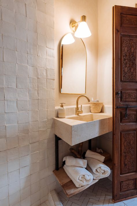 Moroccan Bathroom Ideas, Spanish Bathroom, Moroccan Bathroom, Mediterranean Bathroom, Bad Inspiration, Downstairs Bathroom, Bathroom Inspiration Decor, The Boutique, Menorca