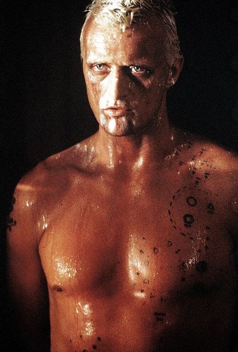 Roy Batty's symbol tattoos Meg Foster, Samantha Mathis, Tyrell Corporation, Blade Runner 1982, Roy Batty, Josh Charles, Kimberly Williams, Rutger Hauer, Sean Young