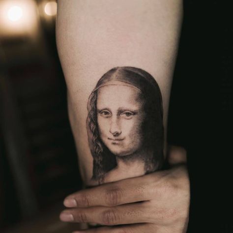 Mona Lisa Tattoo, Mona Lisa Drawing, Lisa Tattoo, Mona Lisa Parody, Upper Arm Tattoos, Upper Arms, Tattoo Placement, Creative Tattoos, A Tattoo