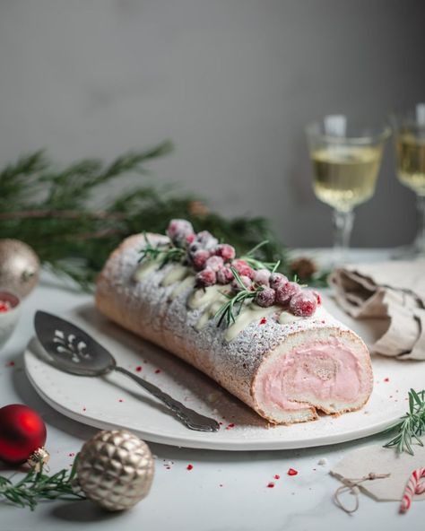 Christmas Peppermint Roll Cake Peppermint Roll Cake, Peppermint Cake Roll, Peppermint Roll, Candied Cranberries, Christmas Peppermint, Peppermint Cream, Angel Food Cake Mix Recipes, Hazelnut Cake, Holiday Goodies